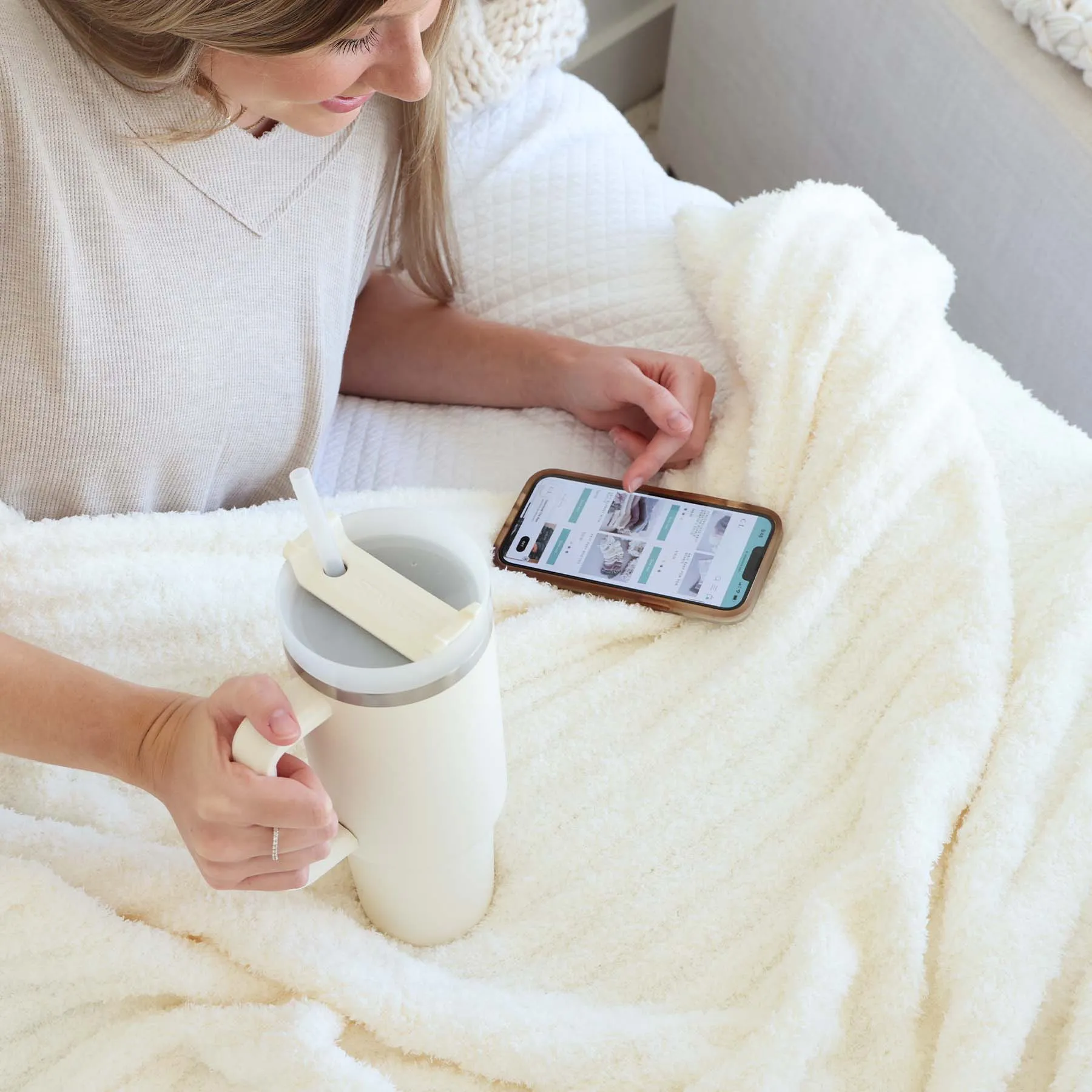 CuddleLane Luxe Blankets | Ivory