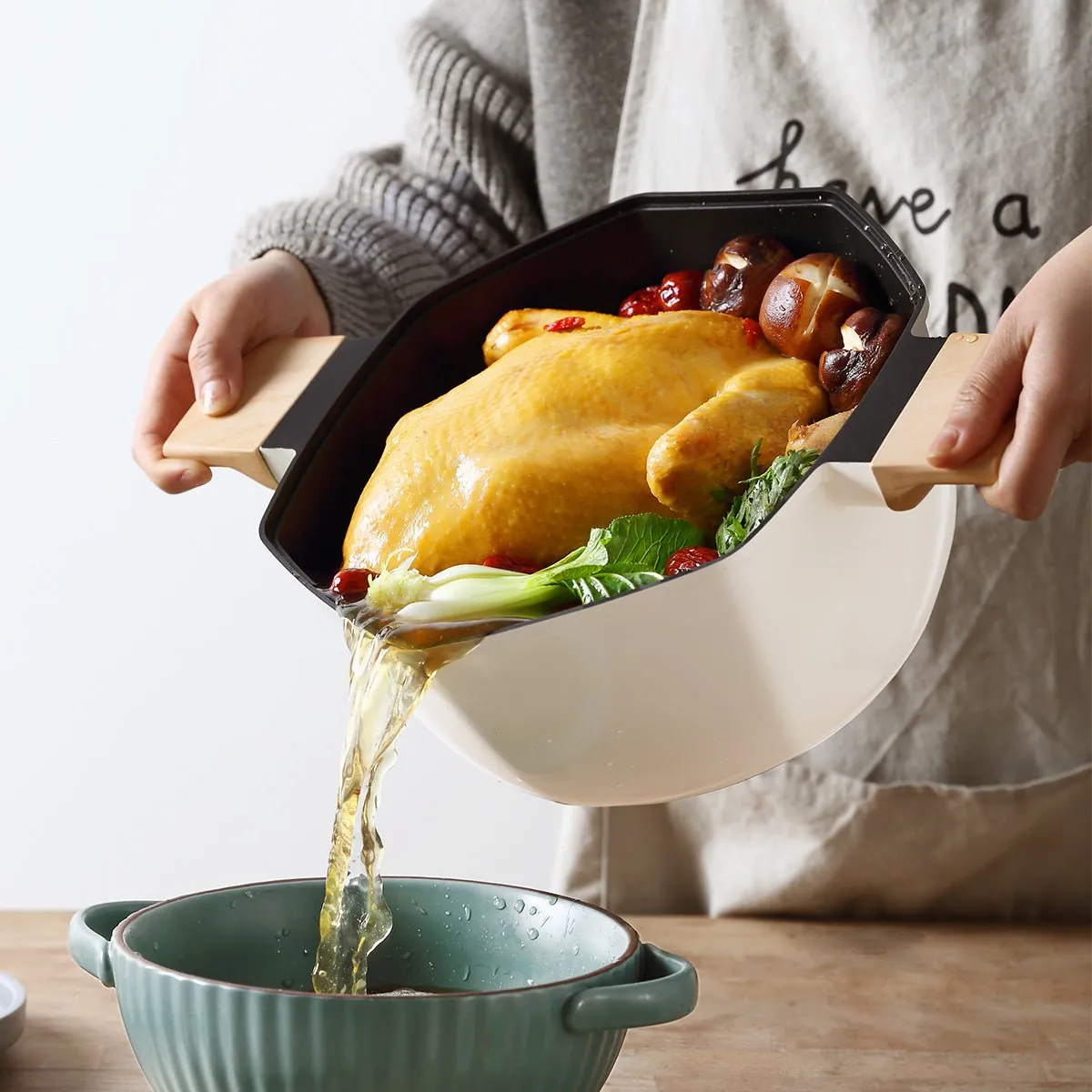 Maple Leaf 24cm White Non-stick Soup Pot - A Taste of Everyday Elegance