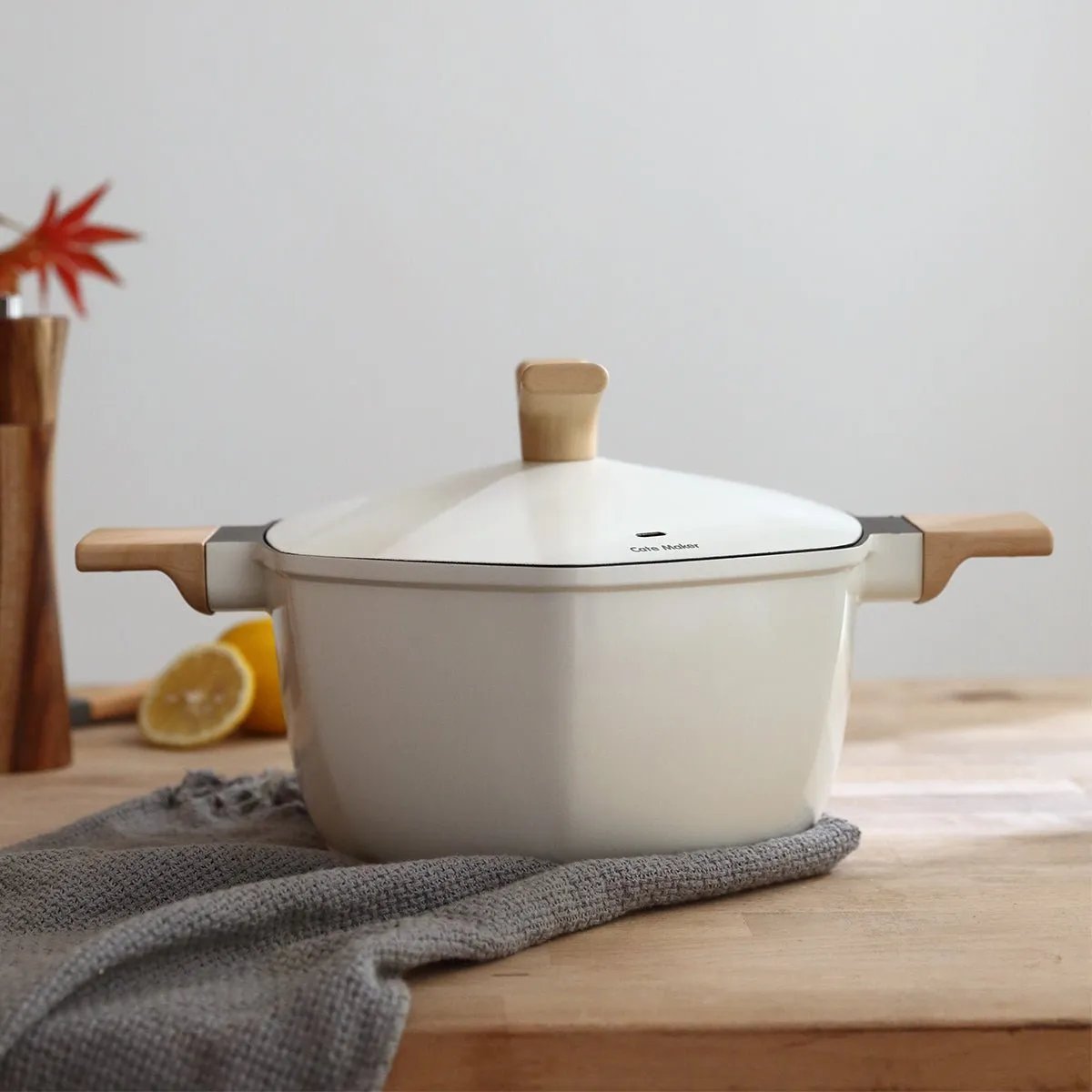 Maple Leaf 24cm White Non-stick Soup Pot - A Taste of Everyday Elegance