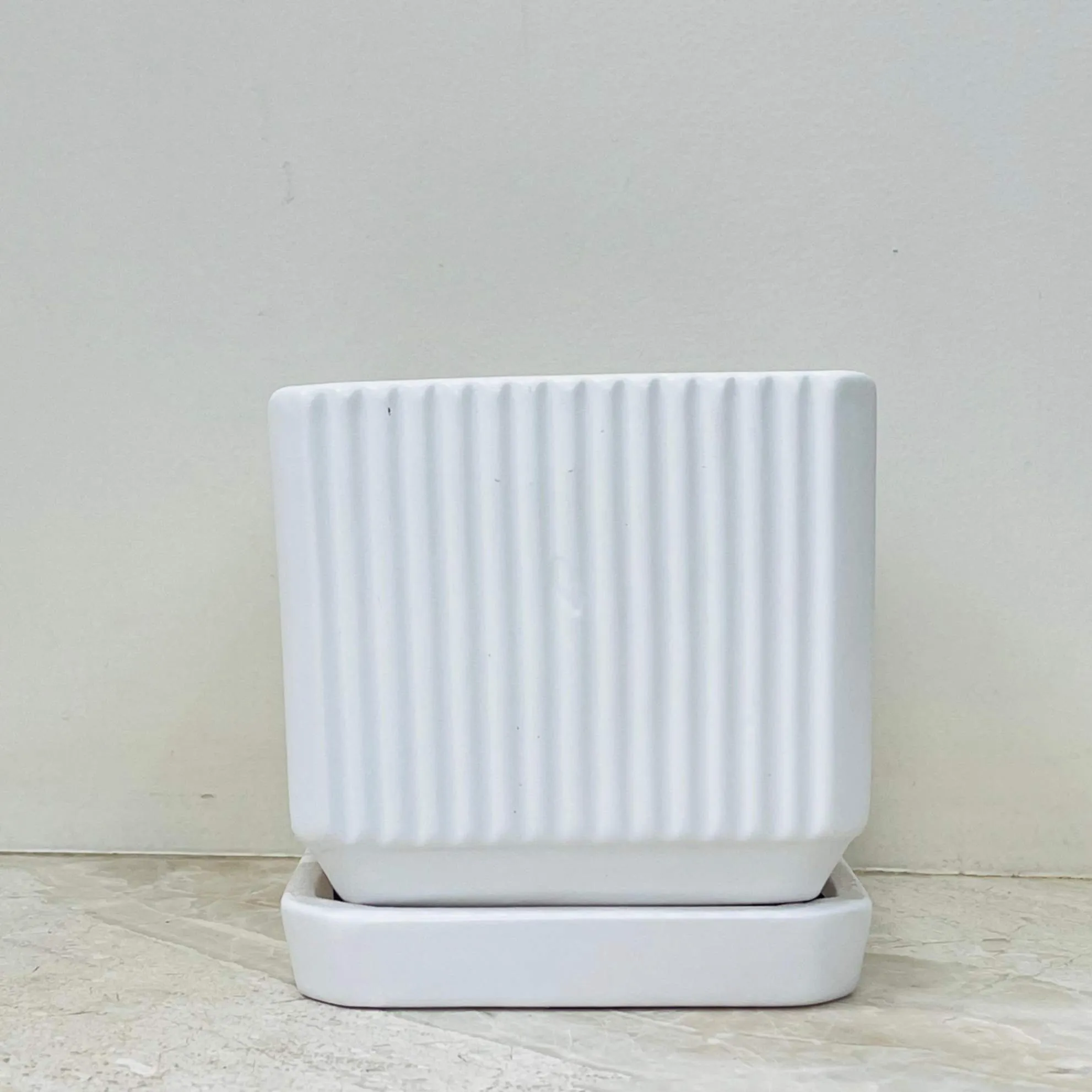 Rectangular White Ribbed Ceramic Planter with Tray – Modern Minimalist Indoor Pot